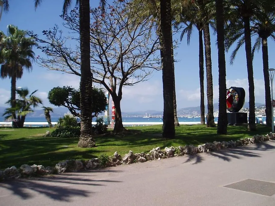 Appartement 80m2 dans Parc Classé, Piscine, Calme, 5mn de Cannes Le Cannet